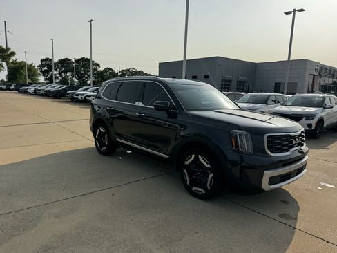Certified 2025 Kia Telluride S FWD image 13