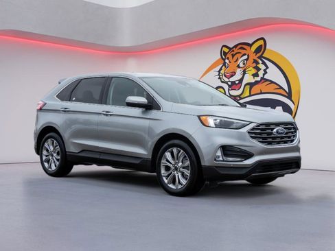 Used 2024 Ford Edge Titanium image 3