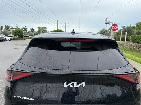 Used 2024 Kia Sportage EX FWD image 4