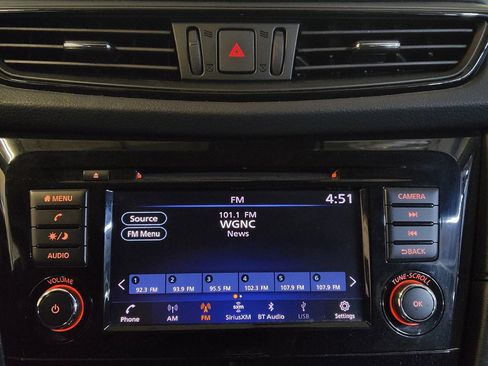 Used 2020 Nissan Rogue SV FWD image 25