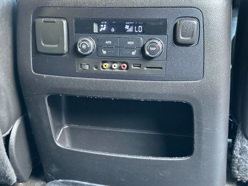 Used 2015 Chevrolet Suburban LTZ image 34