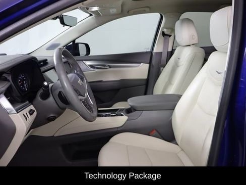 Used 2023 Cadillac XT5 Premium Luxury w/ Technology Package FWD image 7