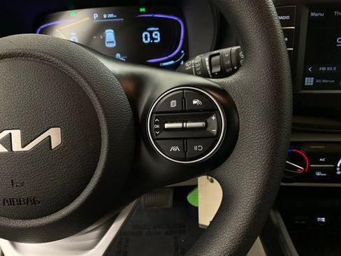Used 2025 Kia Soul LX w/ LX Technology Package FWD image 13