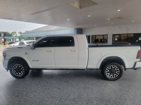 Used 2025 RAM 2500 Limited AWD/4WD image 2