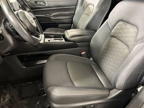Used 2025 Nissan Pathfinder SV FWD image 21