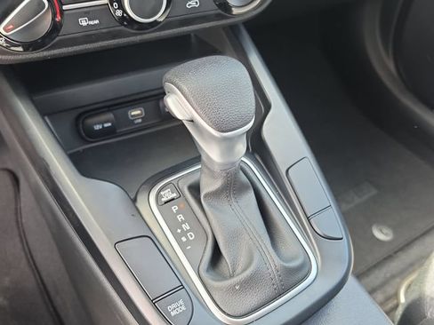 Used 2025 Kia Soul LX w/ LX Technology Package FWD image 27