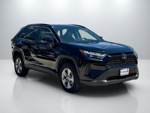 Used 2025 Toyota RAV4 XLE image 3