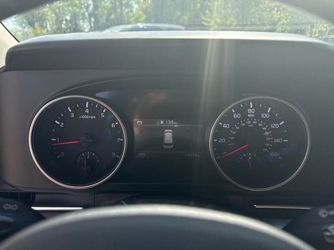 Used 2024 Kia Carnival LX FWD image 6
