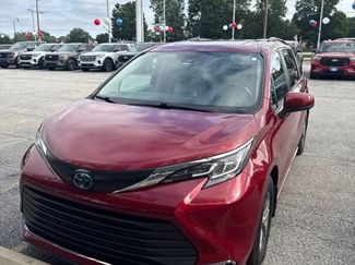 Used 2022 Toyota Sienna XLE FWD video 1