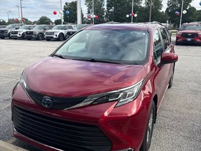 Used 2022 Toyota Sienna XLE