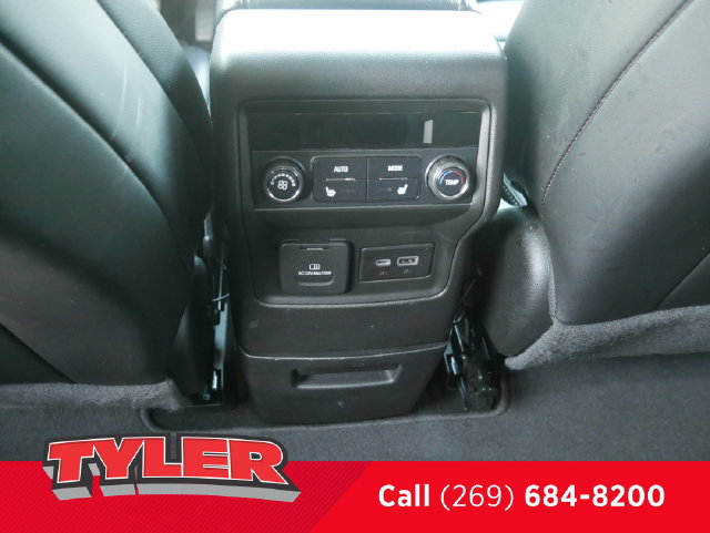 Used 2021 GMC Acadia SLT w/ Preferred Package FWD image 38