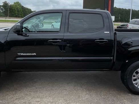 Used 2022 Toyota Tacoma SR5 RWD image 8
