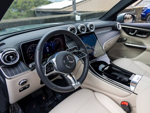 Used 2025 Mercedes-Benz GLC 350e 4MATIC image 4