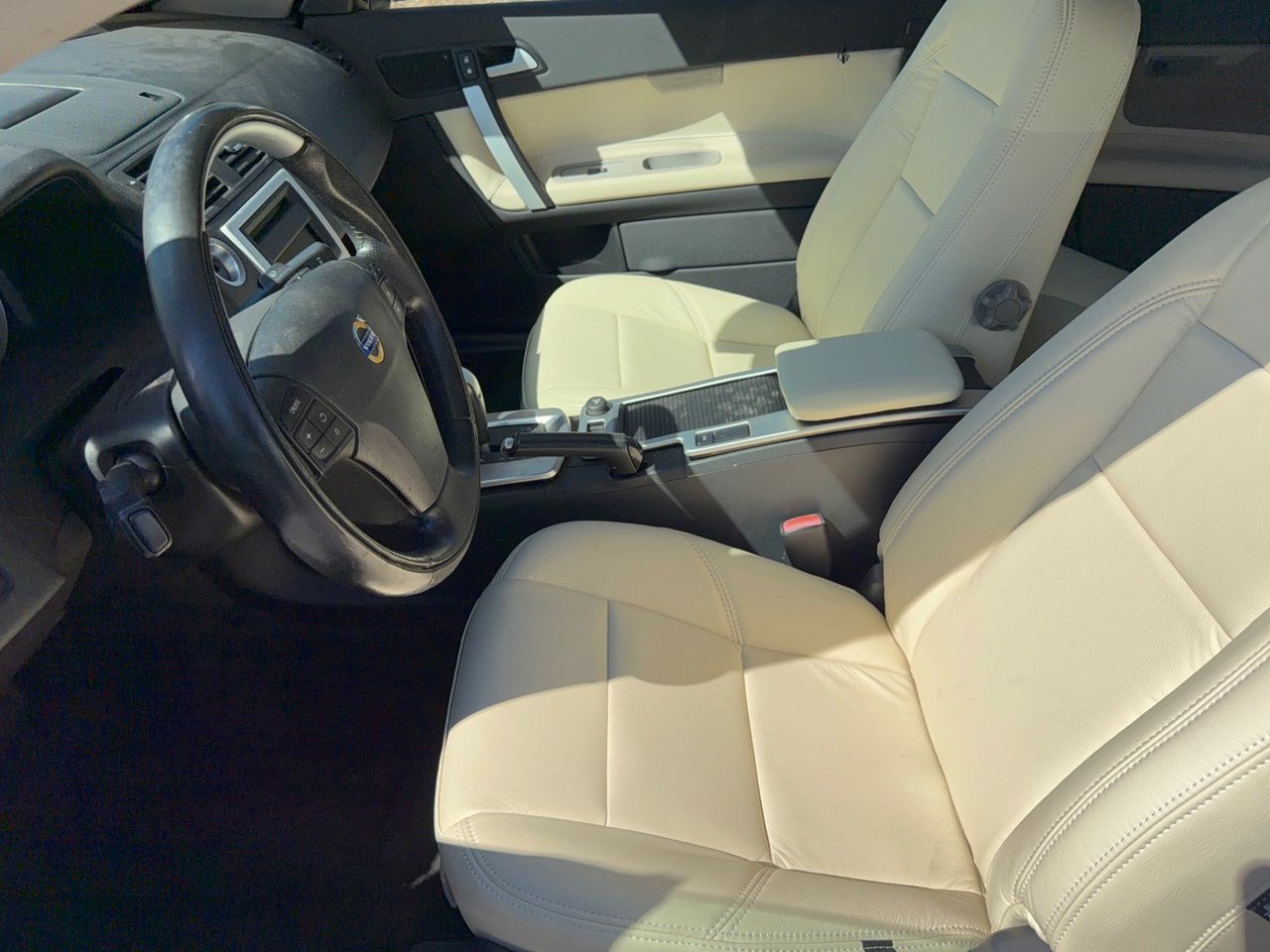 Used 2011 Volvo C70 T5 w/ Multimedia Pkg FWD image 5