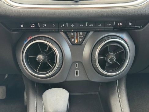 Used 2025 Chevrolet Blazer LT AWD/4WD image 14