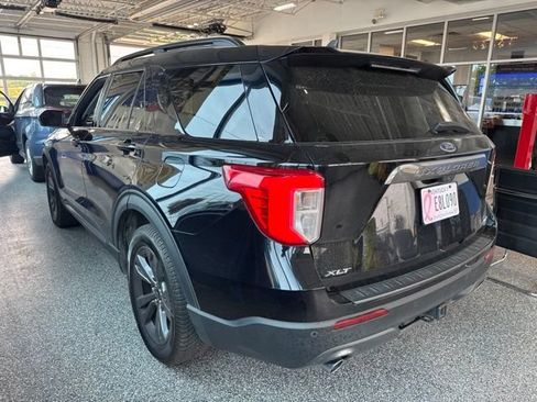 Used 2023 Ford Explorer XLT w/ Equipment Group 202A AWD/4WD image 6