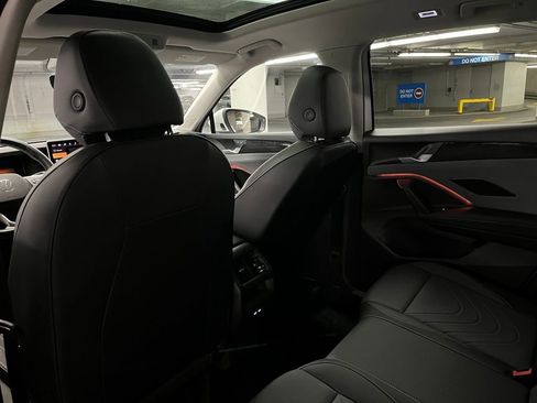 New 2025 Volkswagen Tiguan SE image 24