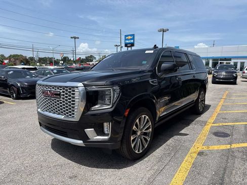 Used 2021 GMC Yukon XL Denali w/ Denali Ultimate Package RWD image 3