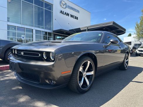 Used 2019 Dodge Challenger SXT w/ Driver Convenience Group RWD image 1