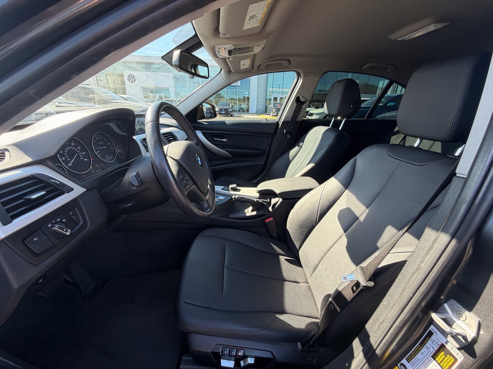 Used 2018 BMW 320i Sedan RWD image 10
