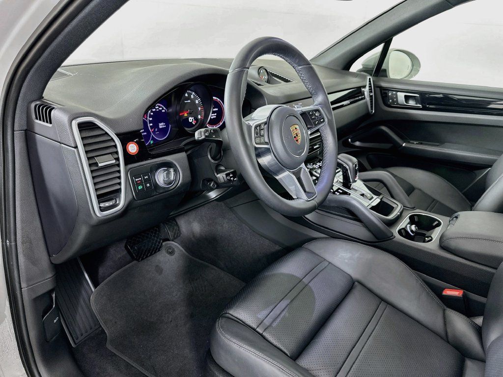 Used 2023 Porsche Cayenne AWD/4WD image 9