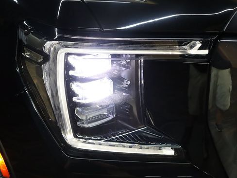 Used 2023 GMC Yukon Denali Ultimate AWD/4WD image 12