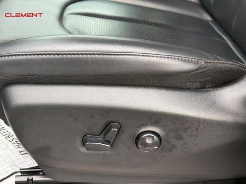 Used 2024 Chrysler Pacifica Touring-L FWD image 23