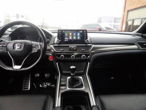 Used 2018 Honda Accord Sport image 23