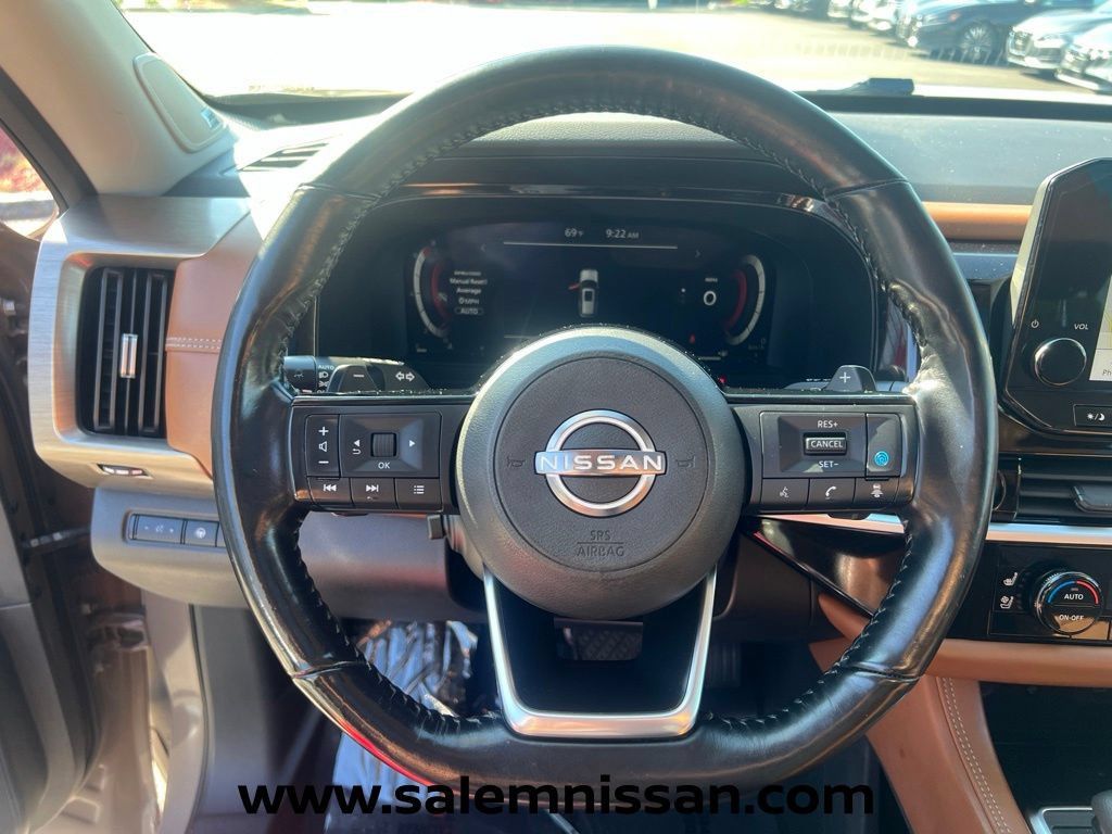 Used 2023 Nissan Pathfinder Platinum AWD/4WD image 13