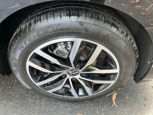 Used 2025 Volkswagen Jetta SE image 29