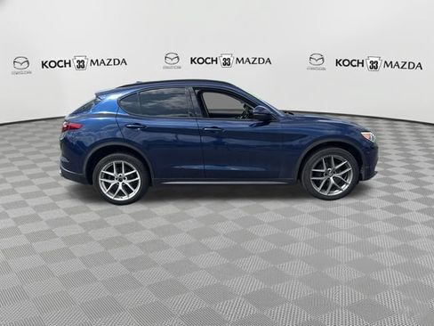 Used 2018 Alfa Romeo Stelvio Sport w/ Quick Order Package 22J Sport AWD/4WD image 8