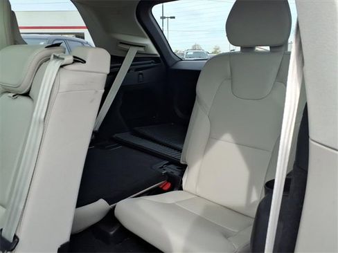 Used 2021 Volvo XC90 T5 Momentum w/ Advanced Package image 16