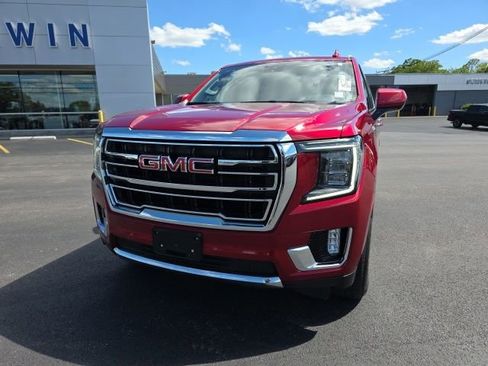 Used 2023 GMC Yukon XL SLT AWD/4WD image 2
