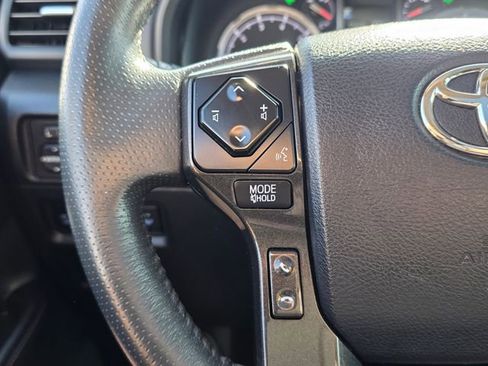 Used 2022 Toyota 4Runner TRD Off-Road Premium AWD/4WD image 27
