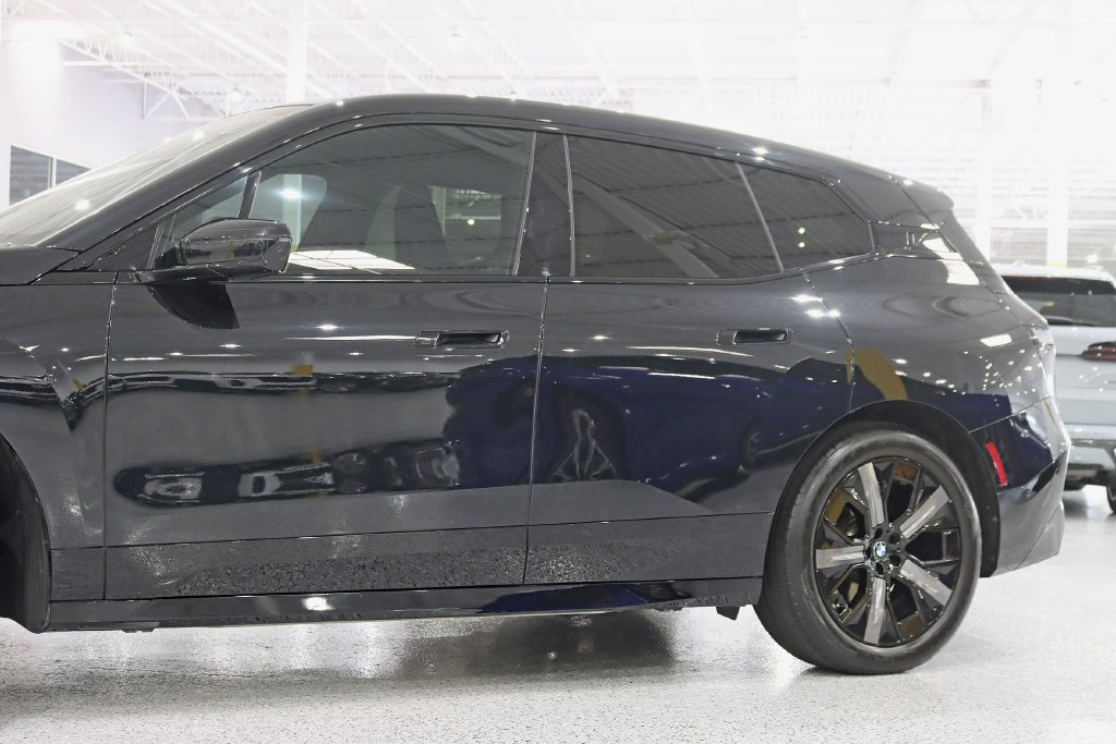 Used 2025 BMW iX xDrive50 w/ Premium Package AWD/4WD image 3
