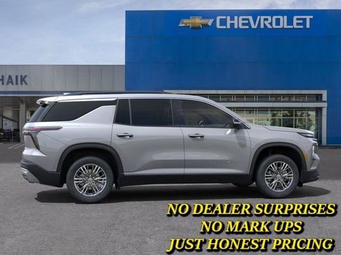 New 2025 Chevrolet Traverse LT w/ Enhanced Driving Package image 5