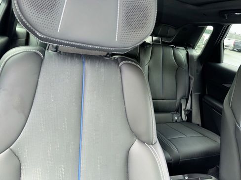 Used 2025 Cadillac Lyriq Sport AWD/4WD image 34