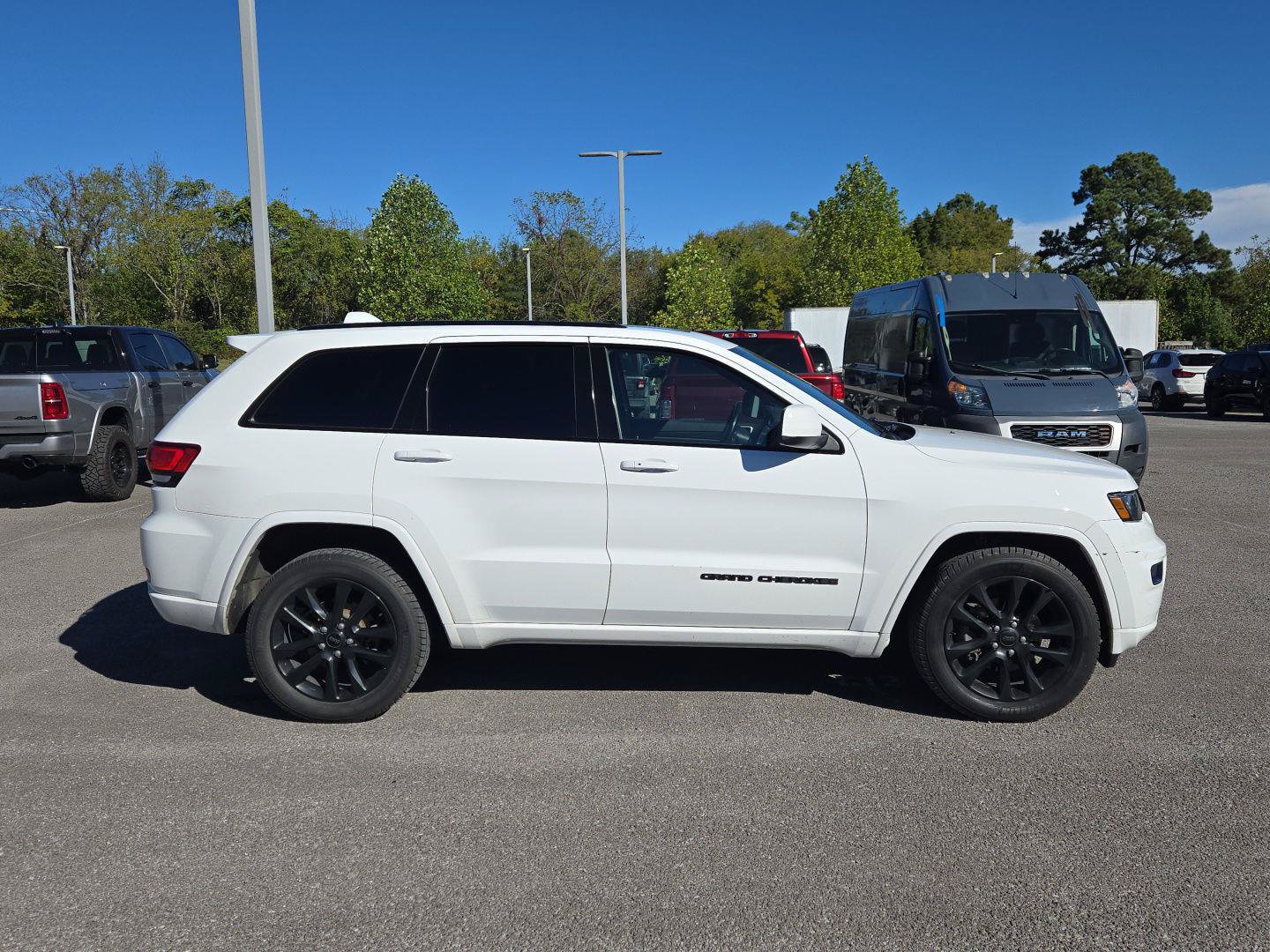 Used 2020 Jeep Grand Cherokee Altitude AWD/4WD image 8