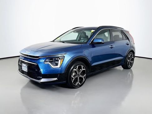 Used 2023 Kia Niro SX Touring FWD image 2