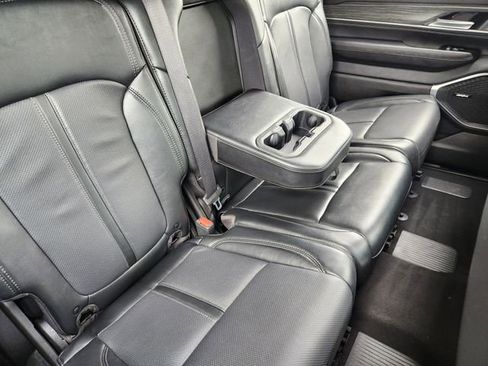 Certified 2024 Jeep Wagoneer Series II w/ Flexible Seating Group RWD image 27