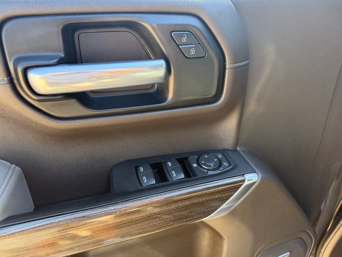 Used 2020 Chevrolet Silverado 1500 RST w/ Texas Edition AWD/4WD image 17