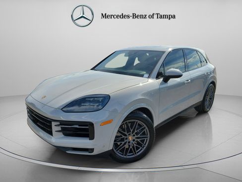 Used 2025 Porsche Cayenne image 1