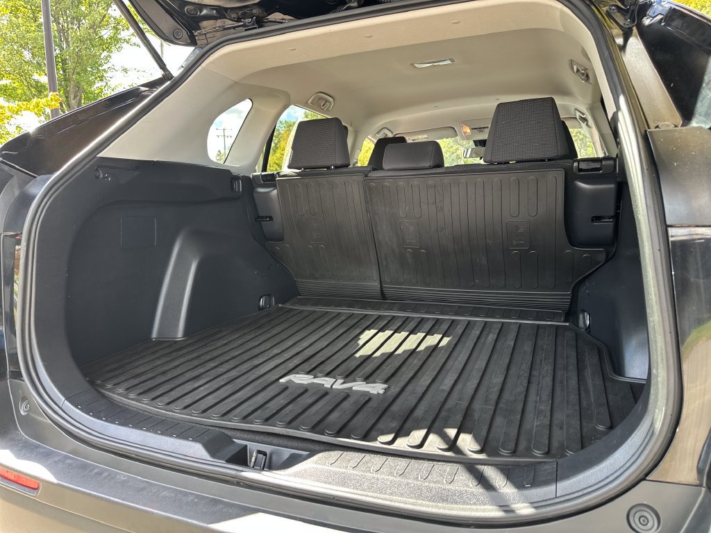 Used 2019 Toyota RAV4 LE AWD/4WD image 20