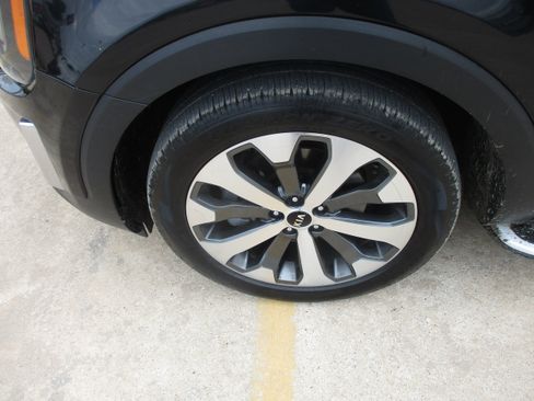 Used 2021 Kia Telluride EX w/ EX Premium Package FWD image 3