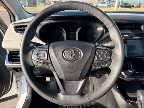 Used 2018 Toyota Avalon XLE Premium image 12