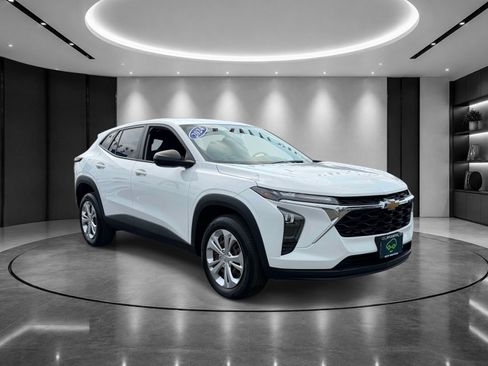 Certified 2024 Chevrolet Trax LS FWD image 2