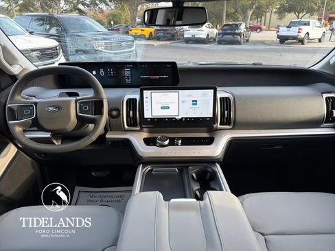 New 2026 Ford Expedition Active image 14