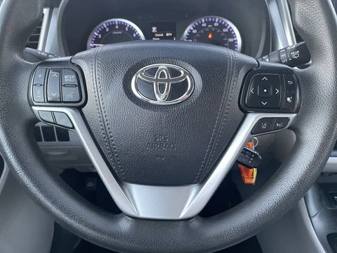 Used 2019 Toyota Highlander LE image 10
