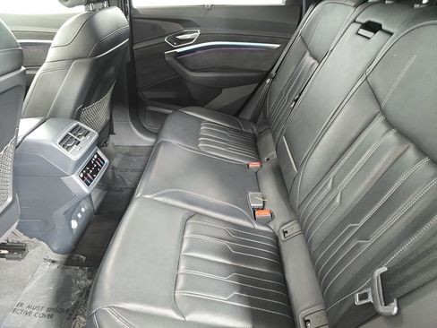 Used 2019 Audi e-tron Prestige w/ Prestige Package AWD/4WD image 24