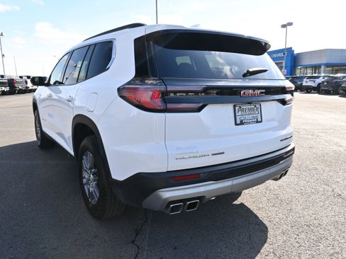 Used 2025 GMC Acadia Elevation image 8